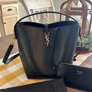 YSL LE 37 IN SHINY LEATHER Yves Saint Lauren bucket bag